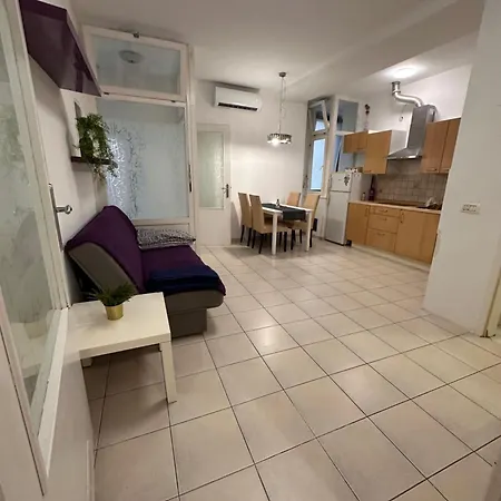 960 Apartma Koper