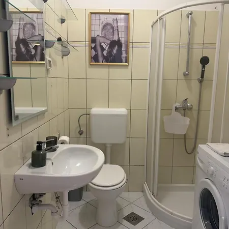 960 Apartma *